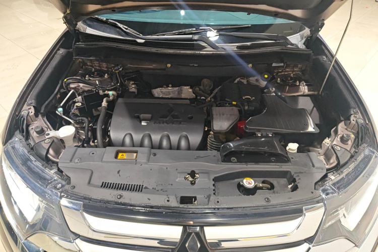 Used Mitsubishi Outlander 2018 2.0L Two-Wheel-Drive Jiale Edition 7-Seater Engine Bay