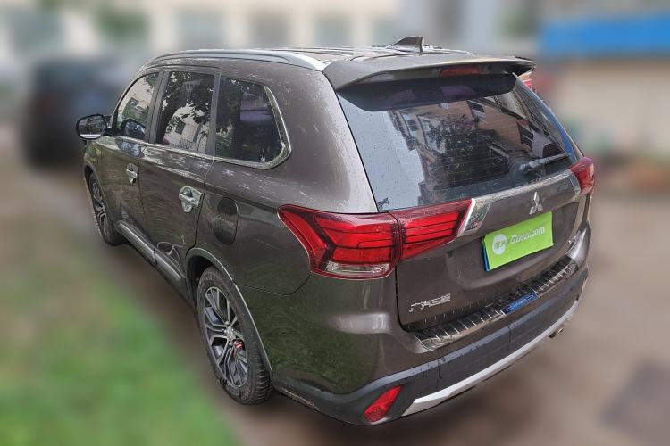 Used Mitsubishi Outlander 2018 2.0L Two-Wheel Drive Glory Edition 5 Seats Exterior 3