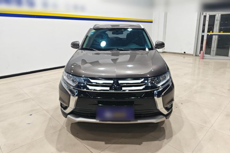 Used Mitsubishi Outlander 2018 2.0L Two-Wheel-Drive Jiale Edition 7-Seater Front