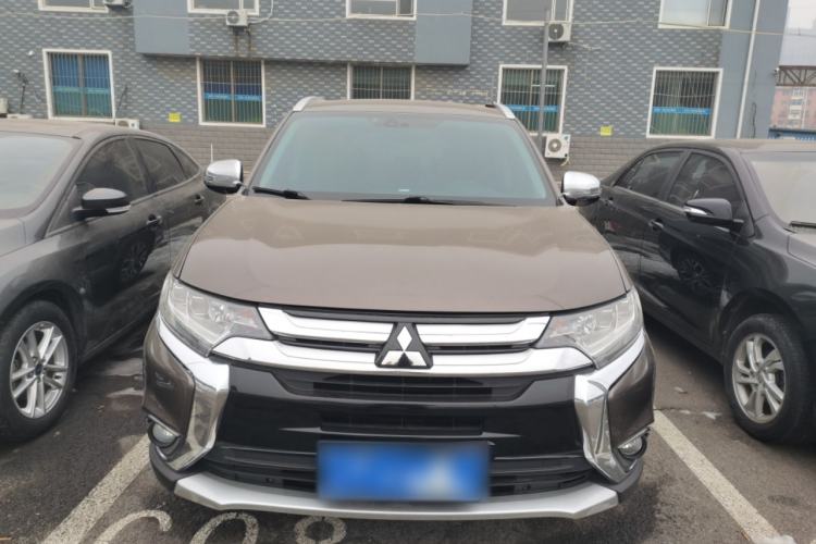 Used Mitsubishi Outlander 2018 2.4L 4x4 Luxury Edition 7-Seater Front