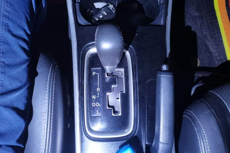 Used Mitsubishi Outlander 2018 2.0L Two-Wheel Drive Glory Edition 5 Seats Gear Lever