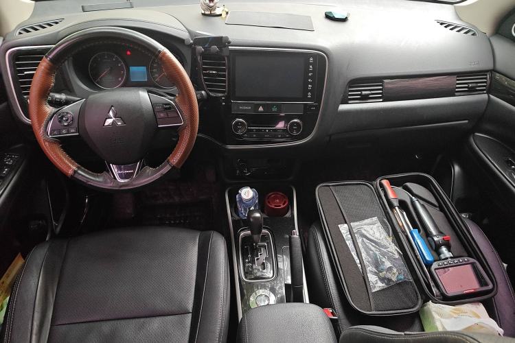 Used Mitsubishi Outlander 2018 2.0L Two-Wheel Drive Glory Edition 5 Seats Interior 2