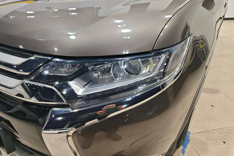 Used Mitsubishi Outlander 2018 2.0L Two-Wheel-Drive Jiale Edition 7-Seater Left Front Headlight