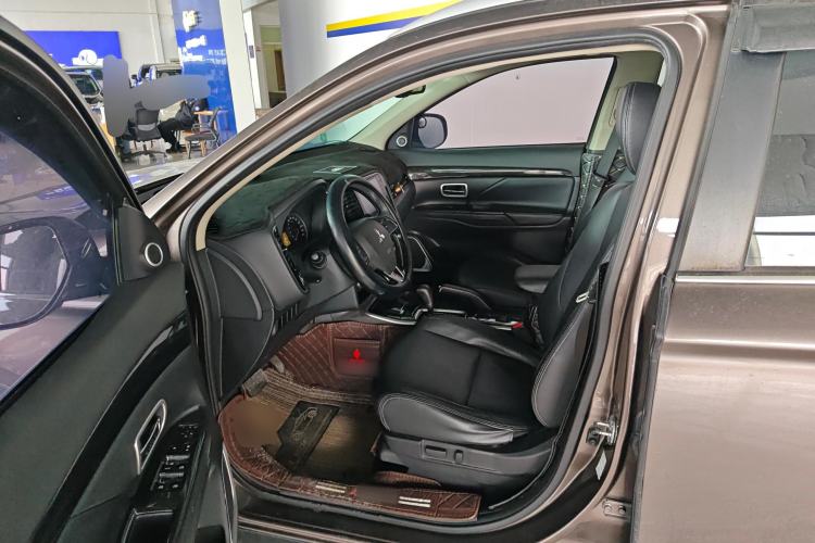 Used Mitsubishi Outlander 2018 2.0L Two-Wheel-Drive Jiale Edition 7-Seater Left Front Seat