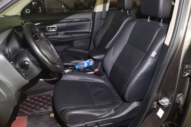 Used Mitsubishi Outlander 2018 2.0L Two-Wheel Drive Glory Edition 5 Seats Left Front Seat