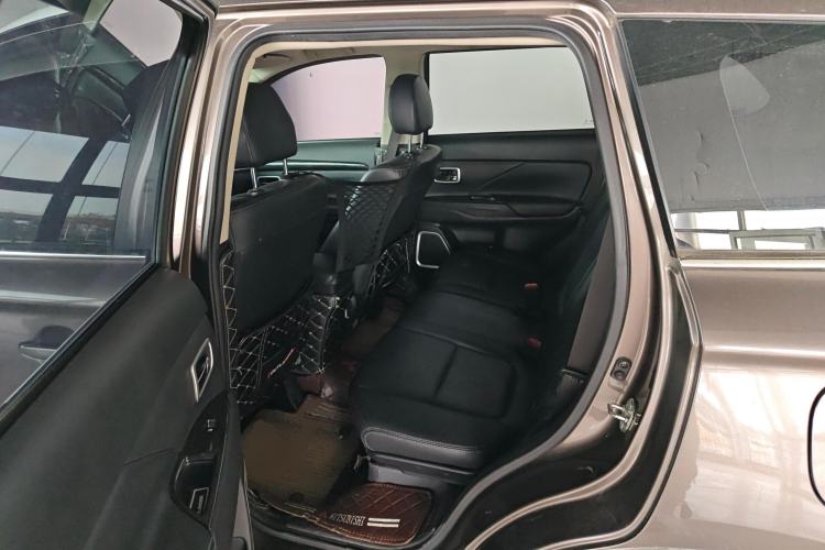 Used Mitsubishi Outlander 2018 2.0L Two-Wheel-Drive Jiale Edition 7-Seater Left Rear Seat