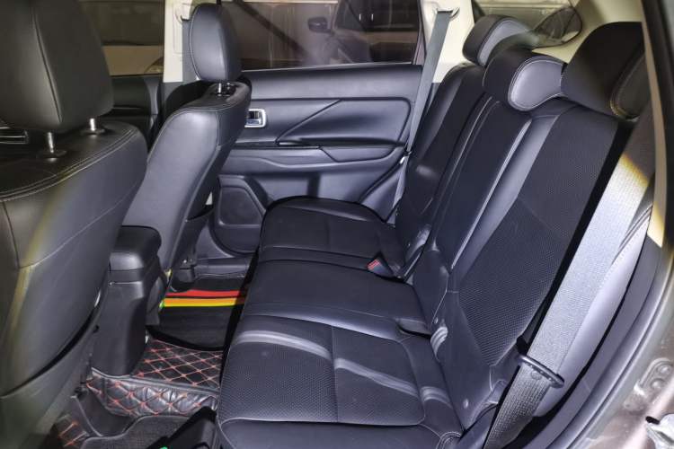 Used Mitsubishi Outlander 2018 2.0L Two-Wheel Drive Glory Edition 5 Seats Left Rear Seat