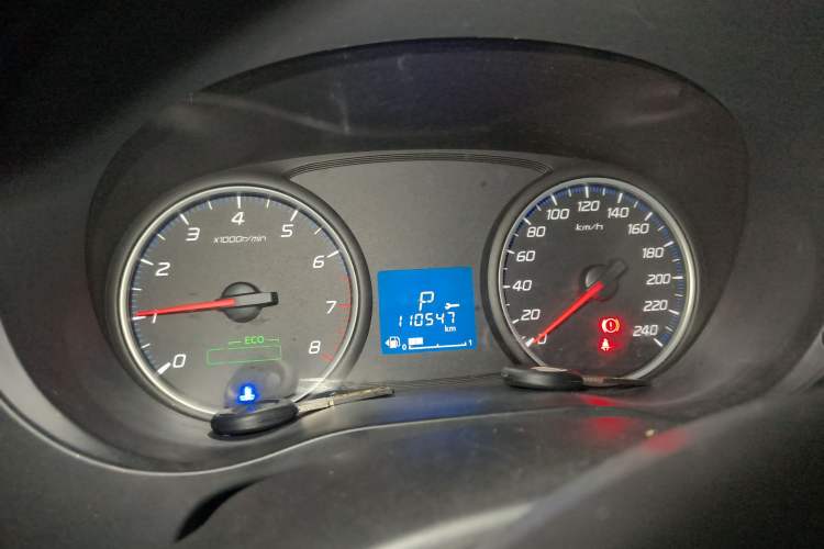 Used Mitsubishi Outlander 2018 2.0L Two-Wheel Drive Glory Edition 5 Seats Odometer Close Up
