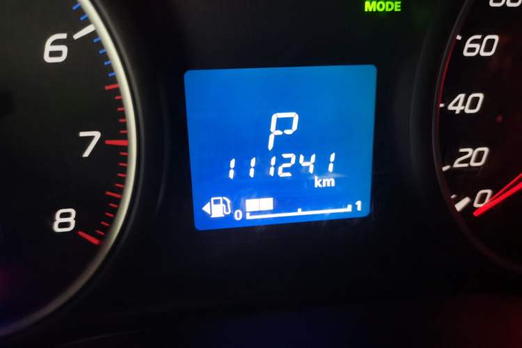 Used Mitsubishi Outlander 2018 2.0L Two-Wheel Drive Glory Edition 5 Seats Odometer Close Up