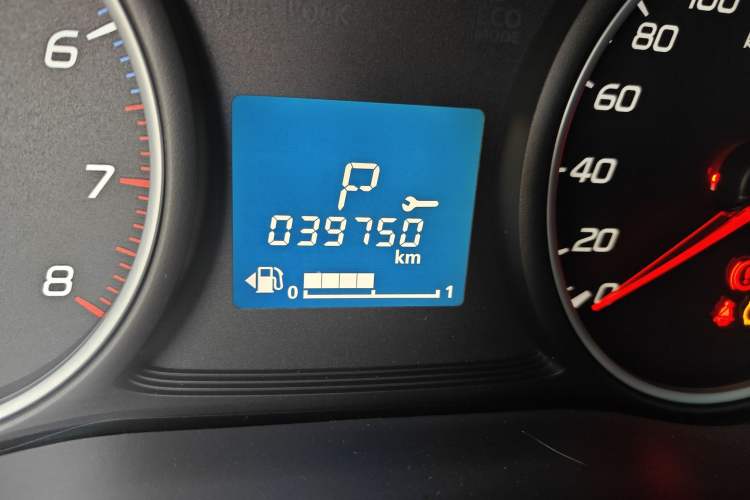Used Mitsubishi Outlander 2018 2.0L Two-Wheel Drive Glory Edition 5 Seats Odometer Close Up