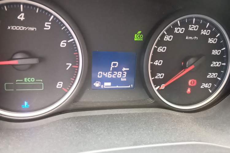 Used Mitsubishi Outlander 2018 2.0L Two-Wheel-Drive Jiale Edition 7-Seater Odometer Close Up