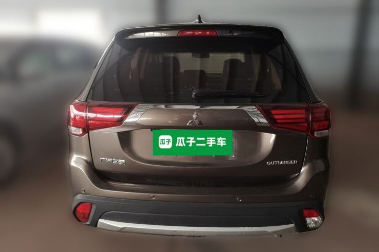 Used Mitsubishi Outlander 2018 2.0L Two-Wheel Drive Glory Edition 5 Seats Rear