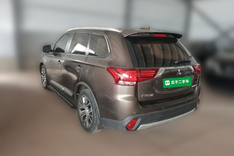 Used Mitsubishi Outlander 2018 2.0L Two-Wheel Drive Glory Edition 5 Seats Rear Left 45 Deg