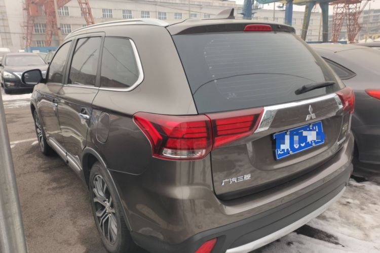 Used Mitsubishi Outlander 2018 2.4L 4x4 Luxury Edition 7-Seater Rear Left 45 Deg