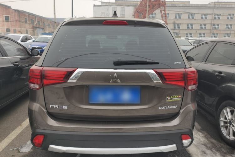 Used Mitsubishi Outlander 2018 2.4L 4x4 Luxury Edition 7-Seater Rear