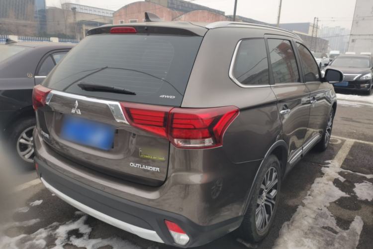 Used Mitsubishi Outlander 2018 2.4L 4x4 Luxury Edition 7-Seater Rear Right 45 Deg