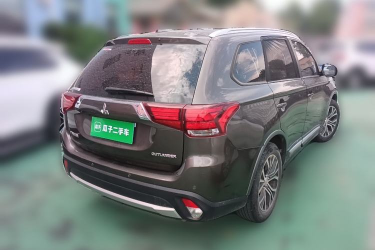 Used Mitsubishi Outlander 2018 2.0L Two-Wheel-Drive Jiale Edition 7-Seater Rear Right 45 Deg