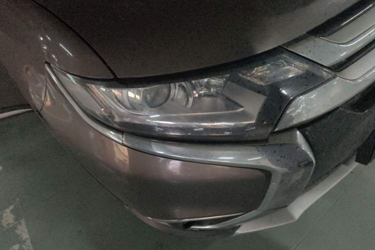 Used Mitsubishi Outlander 2018 2.0L Two-Wheel Drive Glory Edition 5 Seats Right Front Headlight