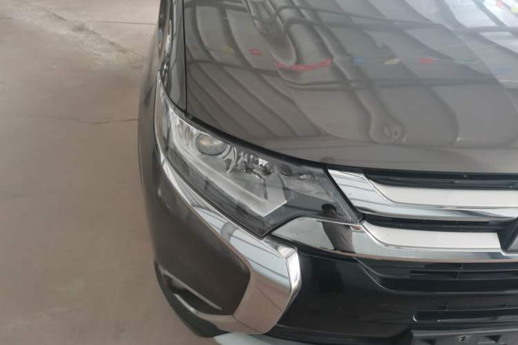 Used Mitsubishi Outlander 2018 2.0L Two-Wheel Drive Glory Edition 5 Seats Right Front Headlight