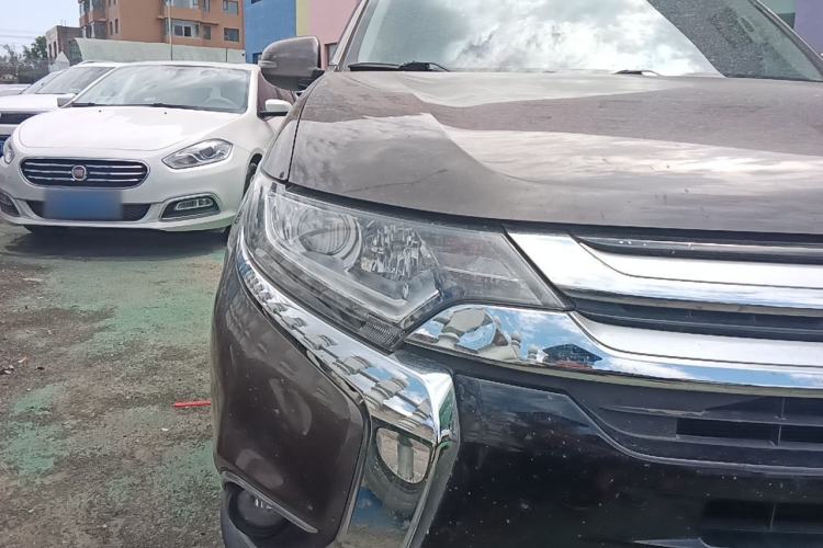 Used Mitsubishi Outlander 2018 2.0L Two-Wheel-Drive Jiale Edition 7-Seater Right Front Headlight