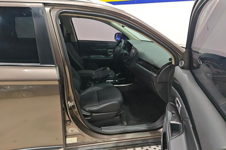 Used Mitsubishi Outlander 2018 2.0L Two-Wheel-Drive Jiale Edition 7-Seater Right Front Seat