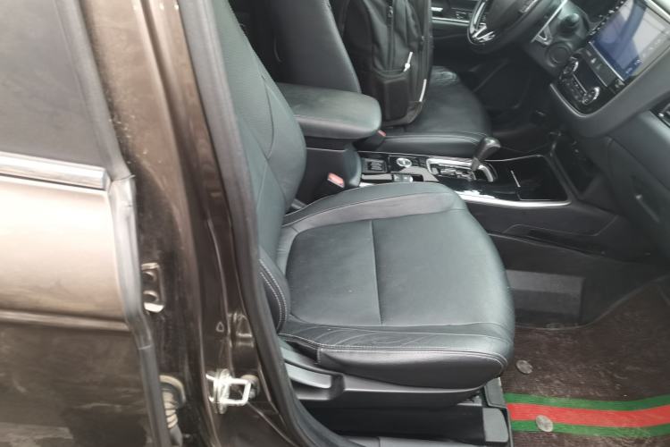 Used Mitsubishi Outlander 2018 2.4L 4x4 Luxury Edition 7-Seater Right Front Seat