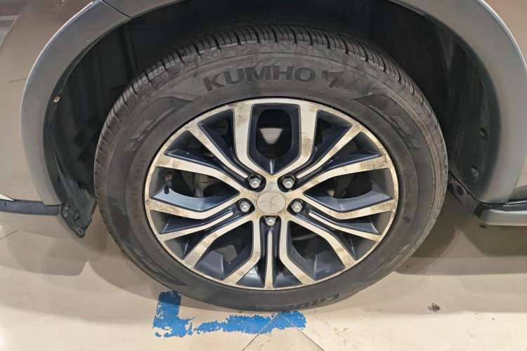 Used Mitsubishi Outlander 2018 2.0L Two-Wheel-Drive Jiale Edition 7-Seater Right Front Wheel Hub