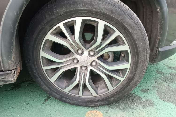 Used Mitsubishi Outlander 2018 2.0L Two-Wheel-Drive Jiale Edition 7-Seater Right Front Wheel Hub