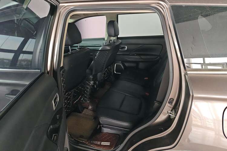 Used Mitsubishi Outlander 2018 2.0L Two-Wheel-Drive Jiale Edition 7-Seater Right Rear Seat