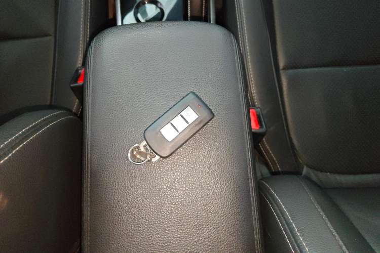Used Mitsubishi Outlander 2018 2.0L Two-Wheel-Drive Jiale Edition 7-Seater Vehicle Key