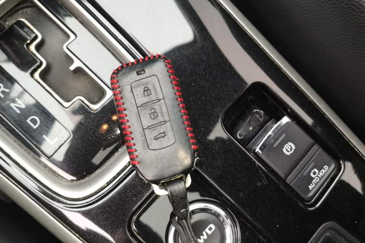 Used Mitsubishi Outlander 2018 2.4L 4x4 Luxury Edition 7-Seater Vehicle Key