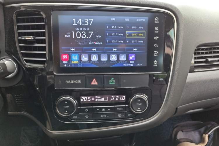 Used Mitsubishi Outlander 2018 2.4L 4x4 Luxury Edition 7-Seater Audio And AC Panel