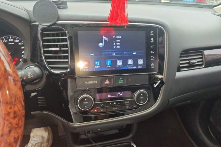 Used Mitsubishi Outlander 2018 2.4L 4x4 Elite Edition 5 Seats Audio And AC Panel