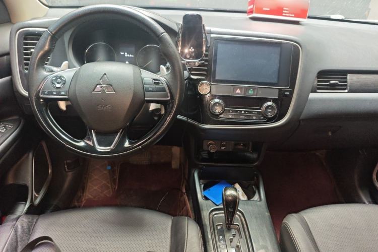 Used Mitsubishi Outlander 2018 2.4L 4x4 Elite Edition 5 Seats Center Console