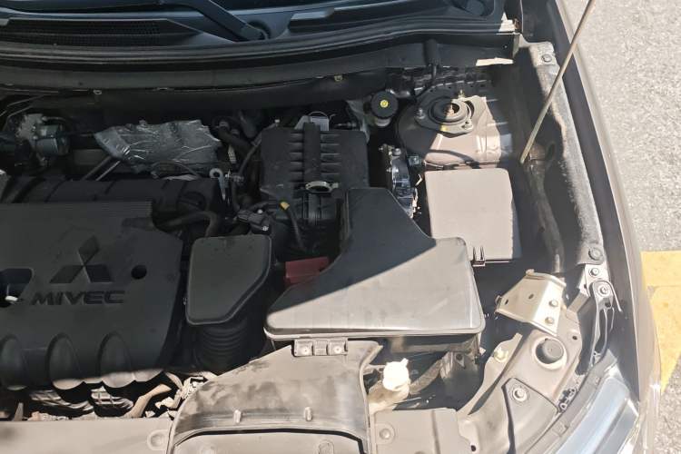 Used Mitsubishi Outlander 2018 2.4L 4x4 Elite Edition 5 Seats Engine Bay Left
