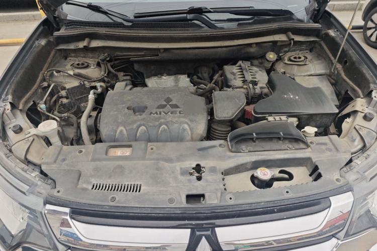Used Mitsubishi Outlander 2018 2.4L 4x4 Elite Edition 5 Seats Engine Bay