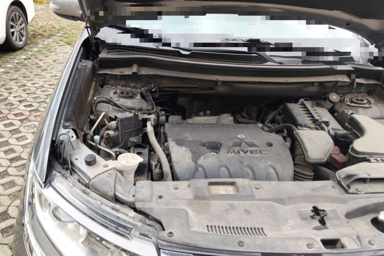 Used Mitsubishi Outlander 2018 2.0L Two-Wheel-Drive Jiale Edition 7-Seater Engine Bay Right