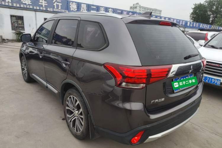 Used Mitsubishi Outlander 2018 2.0L Two-Wheel Drive Glory Edition 5 Seats Exterior 2