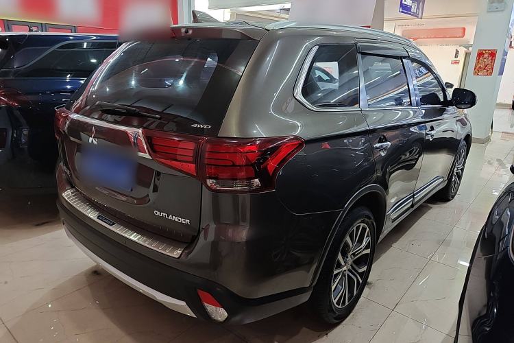 Used Mitsubishi Outlander 2018 2.4L 4x4 Elite Edition 5 Seats Exterior 3