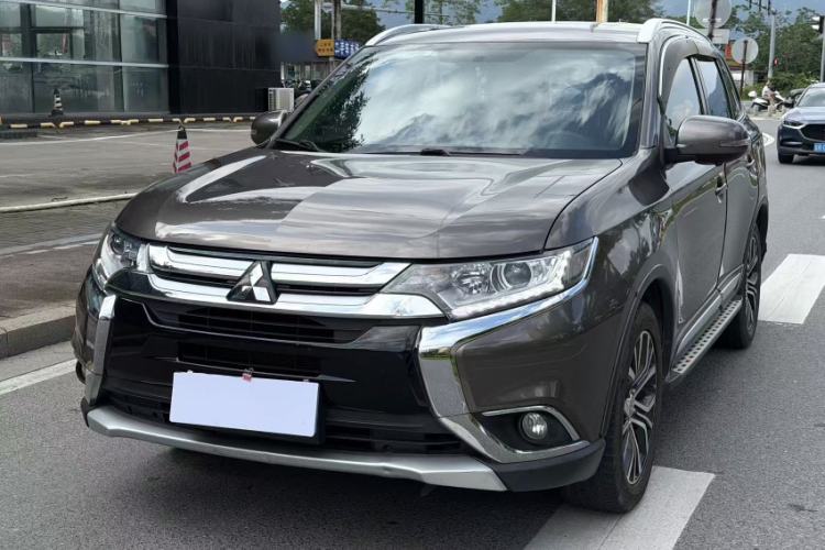 Used Mitsubishi Outlander 2018 2.0L Two-Wheel Drive Glory Edition 5 Seats Exterior 4