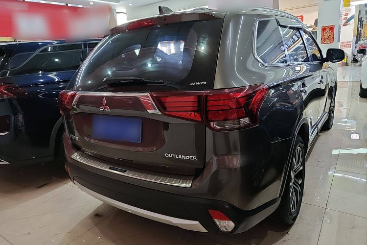 Used Mitsubishi Outlander 2018 2.4L 4x4 Elite Edition 5 Seats Exterior 4