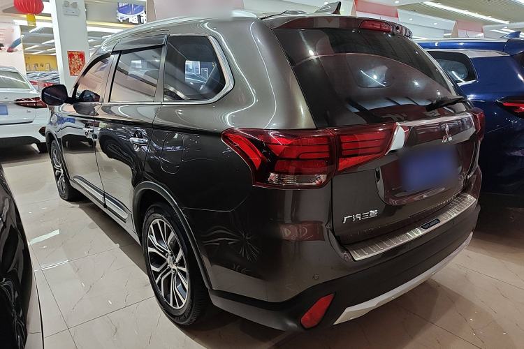 Used Mitsubishi Outlander 2018 2.4L 4x4 Elite Edition 5 Seats Exterior 5
