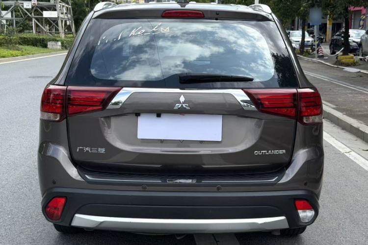 Used Mitsubishi Outlander 2018 2.0L Two-Wheel Drive Glory Edition 5 Seats Exterior 7