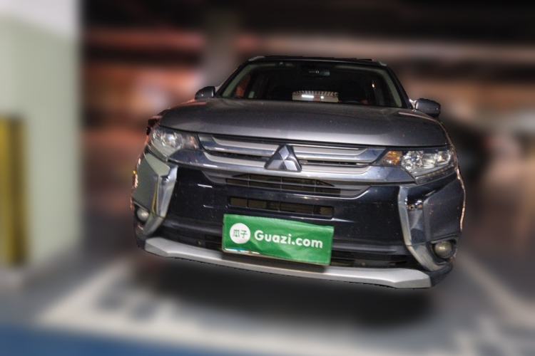 Used Mitsubishi Outlander 2018 2.4L 4x4 Luxury Edition 7-Seater Front