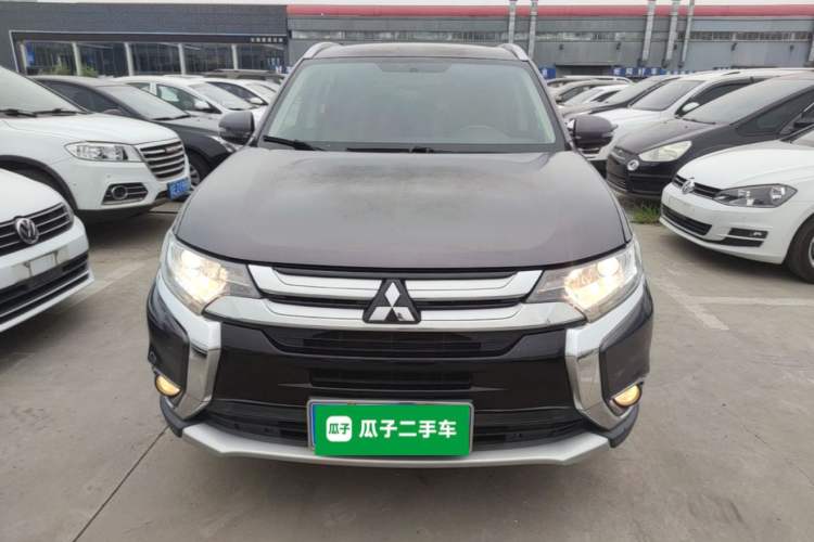 Used Mitsubishi Outlander 2018 2.0L Two-Wheel Drive Glory Edition 5 Seats Front