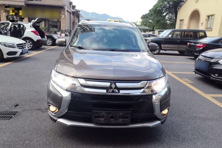 Used Mitsubishi Outlander 2018 2.0L Two-Wheel Drive Glory Edition 5 Seats Front