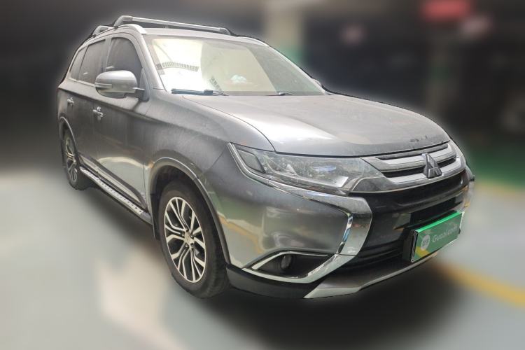 Used Mitsubishi Outlander 2018 2.4L 4x4 Elite Edition 5 Seats Front Right 45 Deg