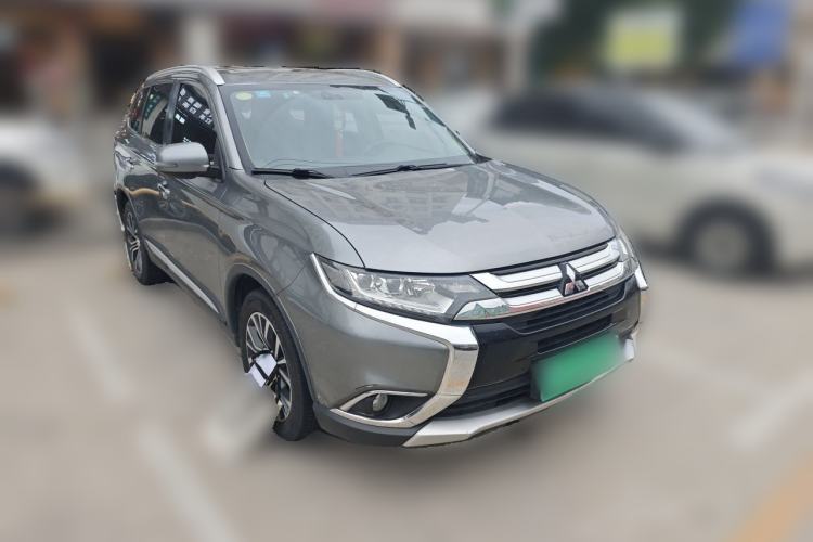 Used Mitsubishi Outlander 2018 2.4L 4x4 Elite Edition 5 Seats Front Right 45 Deg