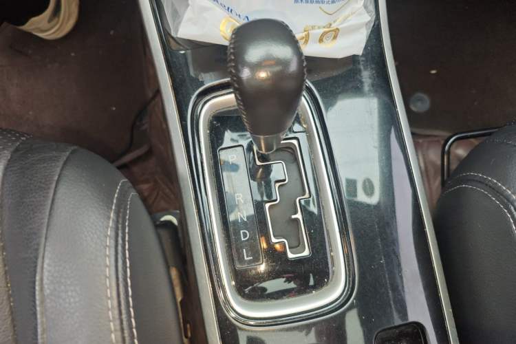 Used Mitsubishi Outlander 2018 2.4L 4x4 Elite Edition 5 Seats Gear Lever
