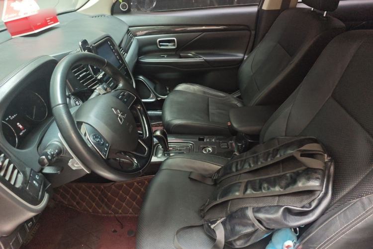 Used Mitsubishi Outlander 2018 2.4L 4x4 Elite Edition 5 Seats Left Front Seat